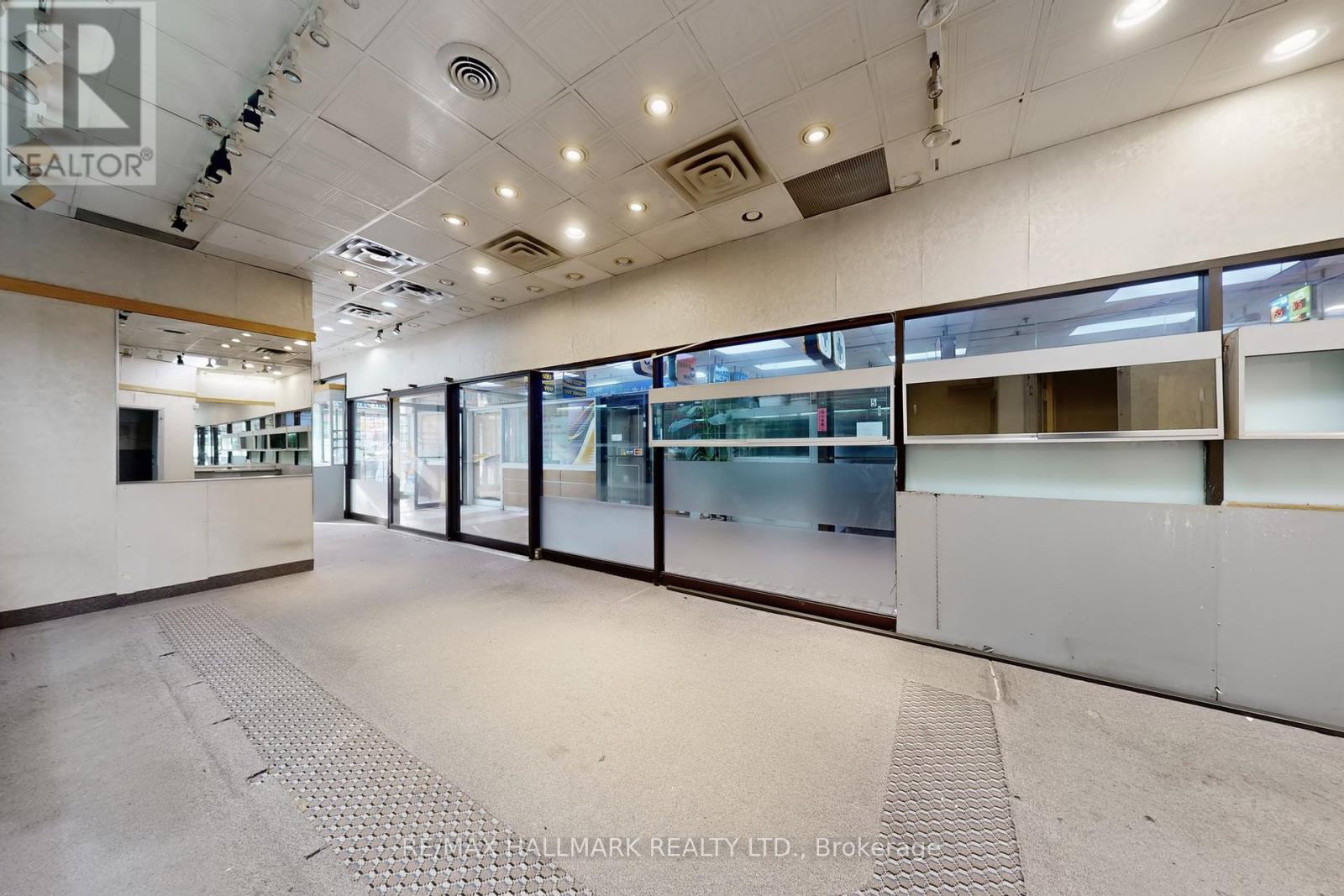 2 & 4(1 Combined Unit) - 301 Spadina Avenue, Toronto, Ontario  M5T 2E6 - Photo 15 - C12291541