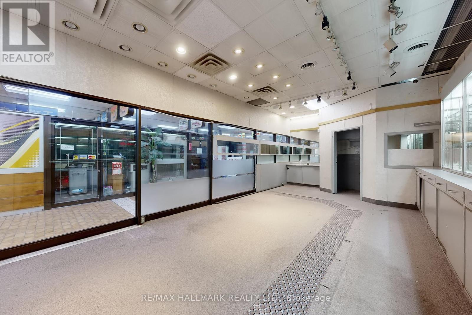 2 & 4(1 Combined Unit) - 301 Spadina Avenue, Toronto, Ontario  M5T 2E6 - Photo 17 - C12291541