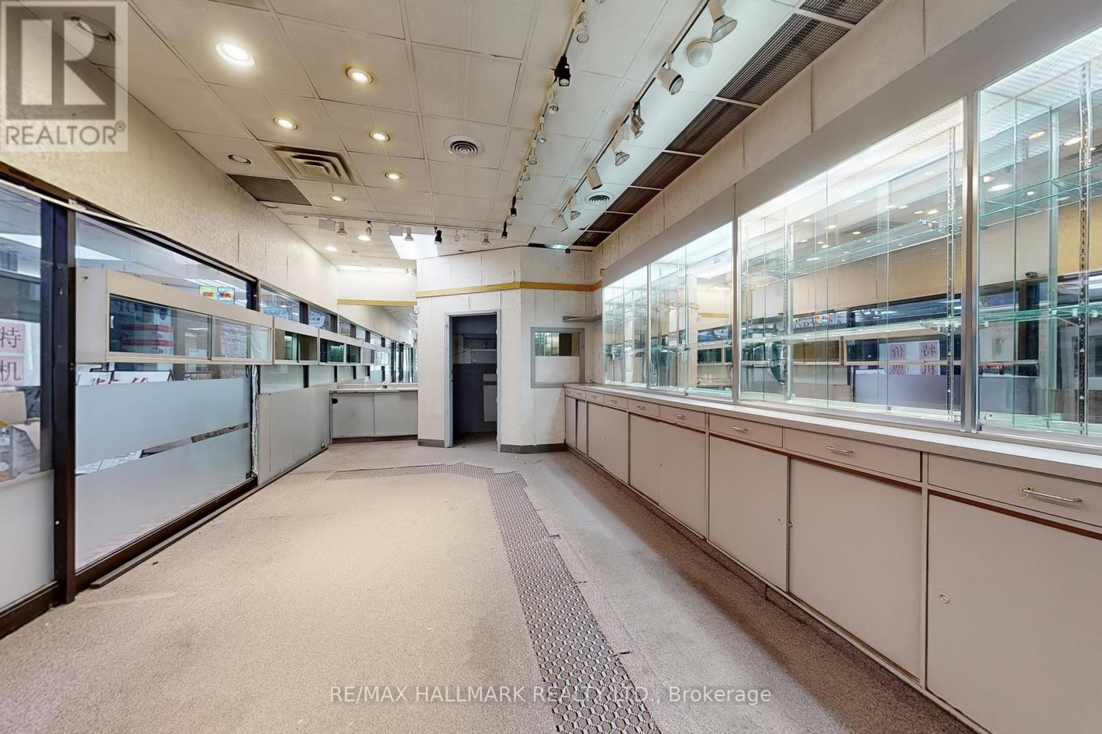 2 & 4(1 Combined Unit) - 301 Spadina Avenue, Toronto, Ontario  M5T 2E6 - Photo 18 - C12291541