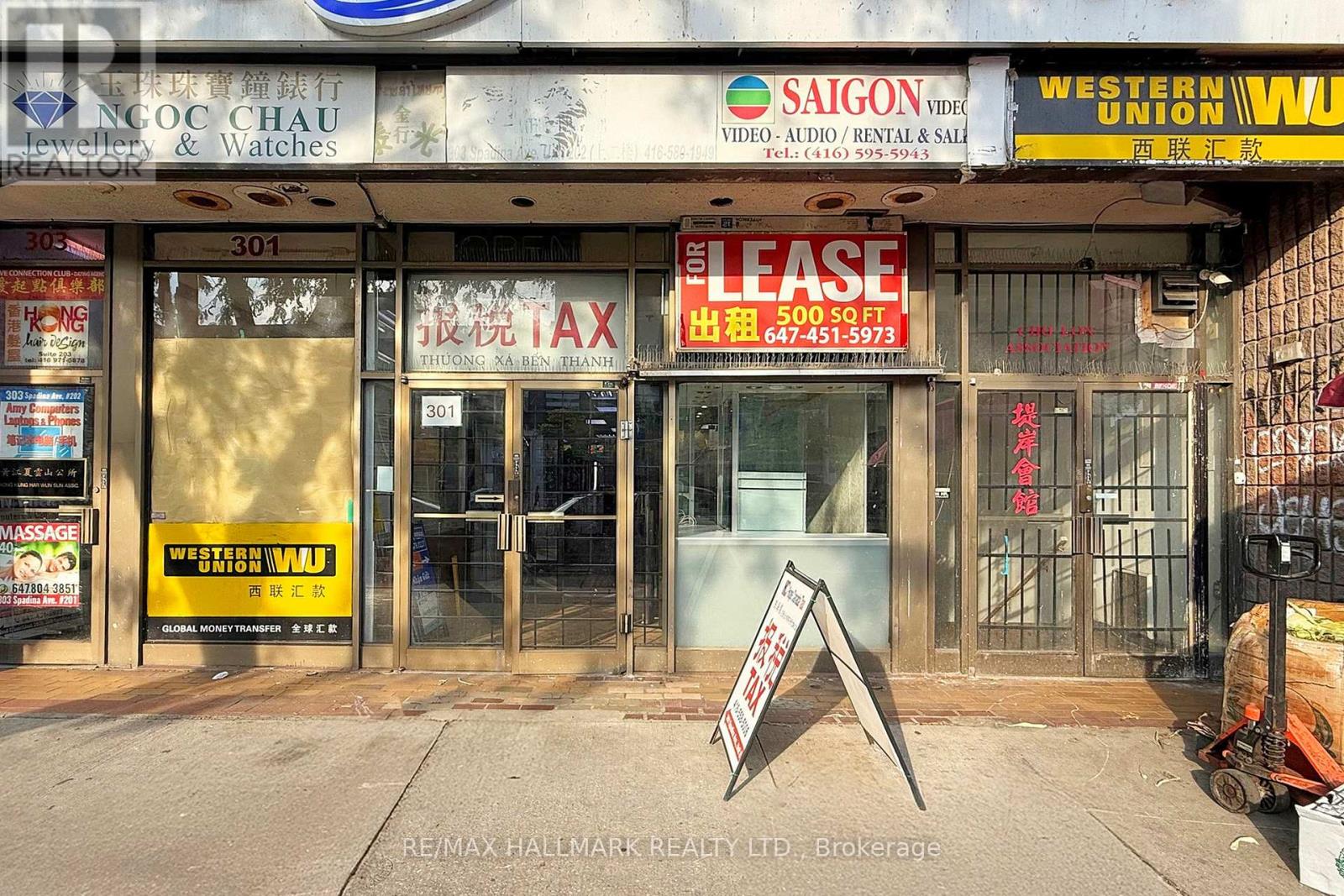 2 & 4(1 Combined Unit) - 301 Spadina Avenue, Toronto, Ontario  M5T 2E6 - Photo 2 - C12291541