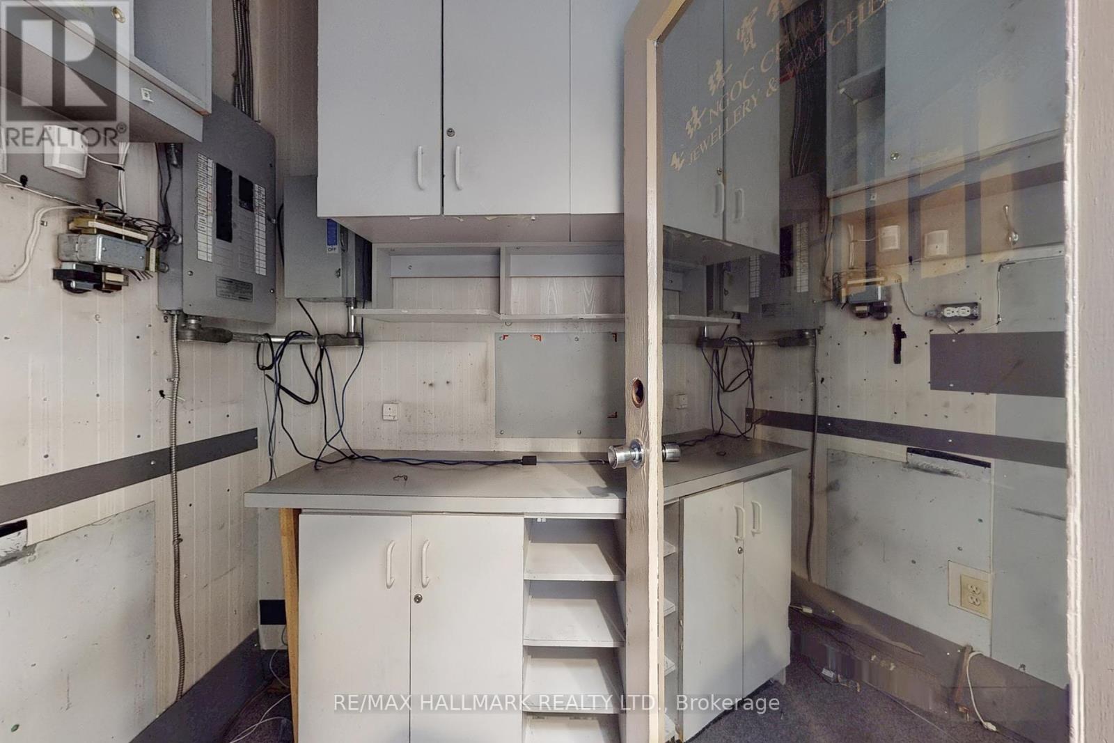 2 & 4(1 Combined Unit) - 301 Spadina Avenue, Toronto, Ontario  M5T 2E6 - Photo 23 - C12291541