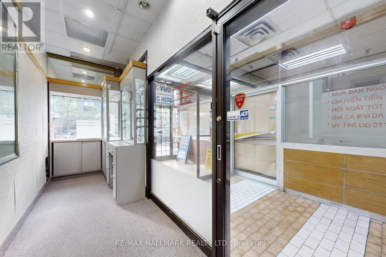 2 & 4(1 Combined Unit) - 301 Spadina Avenue, Toronto, Ontario  M5T 2E6 - Photo 26 - C12291541