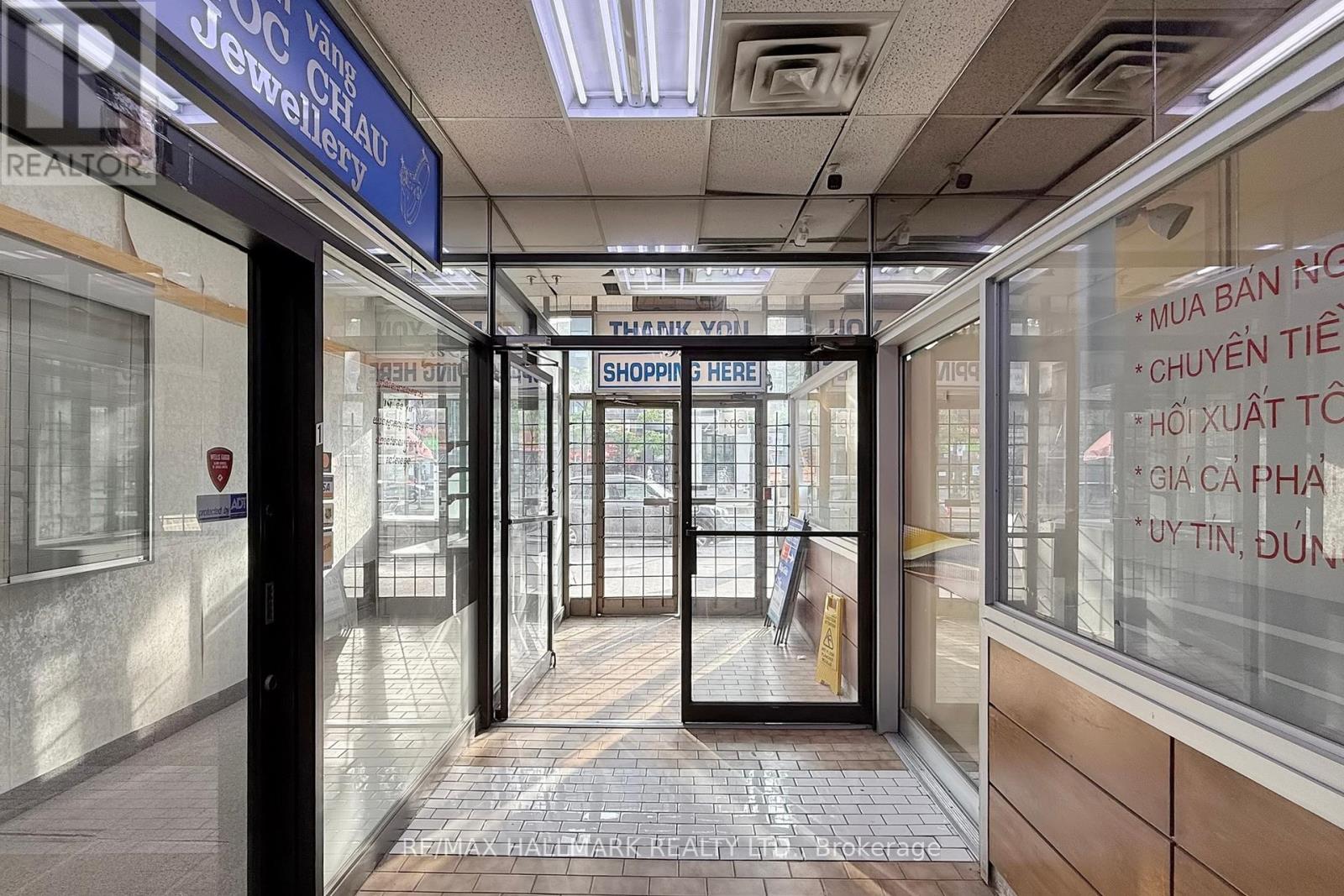 2 & 4(1 Combined Unit) - 301 Spadina Avenue, Toronto, Ontario  M5T 2E6 - Photo 5 - C12291541