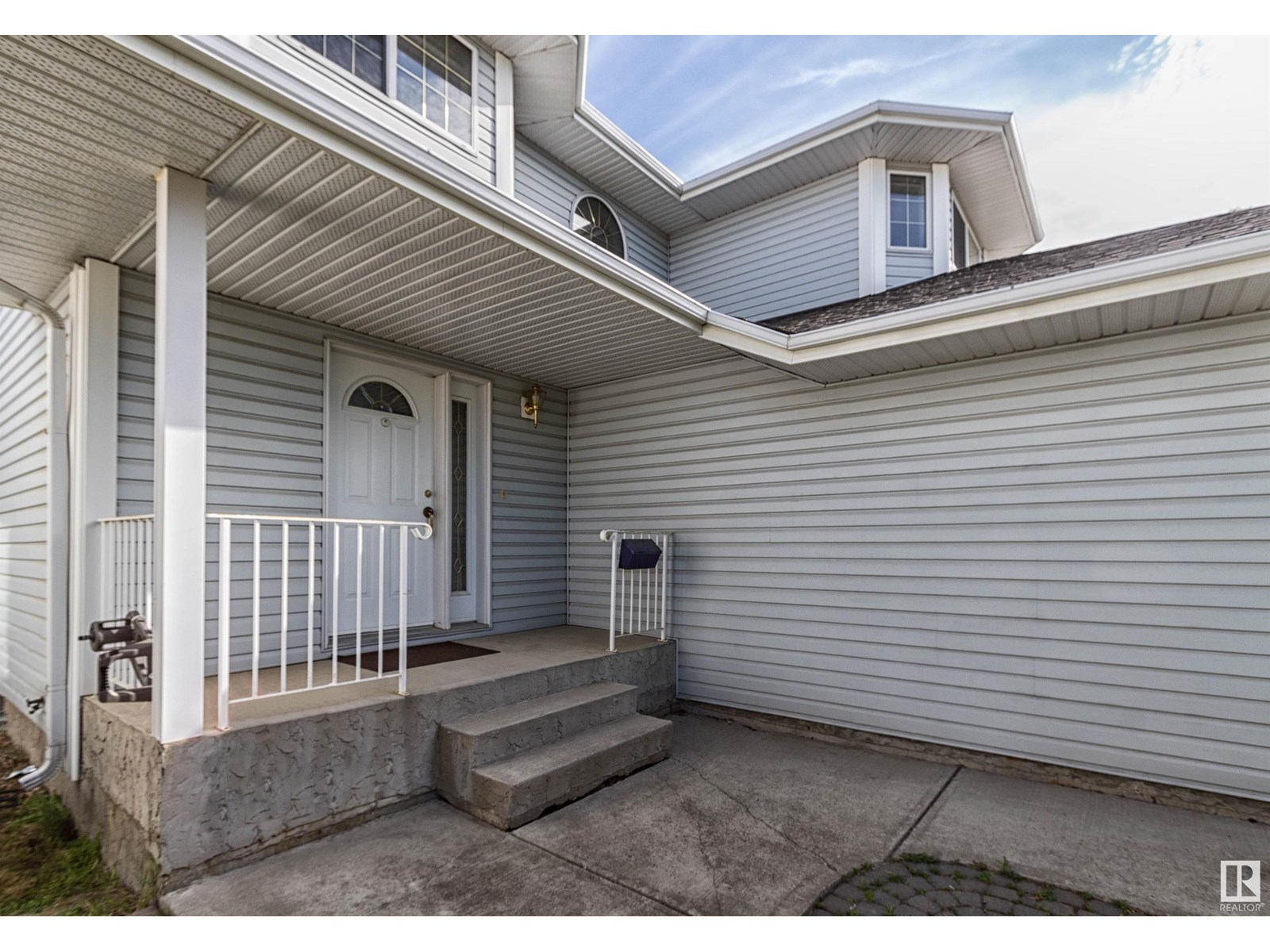 Property at 41 HAMPTON CR image 3