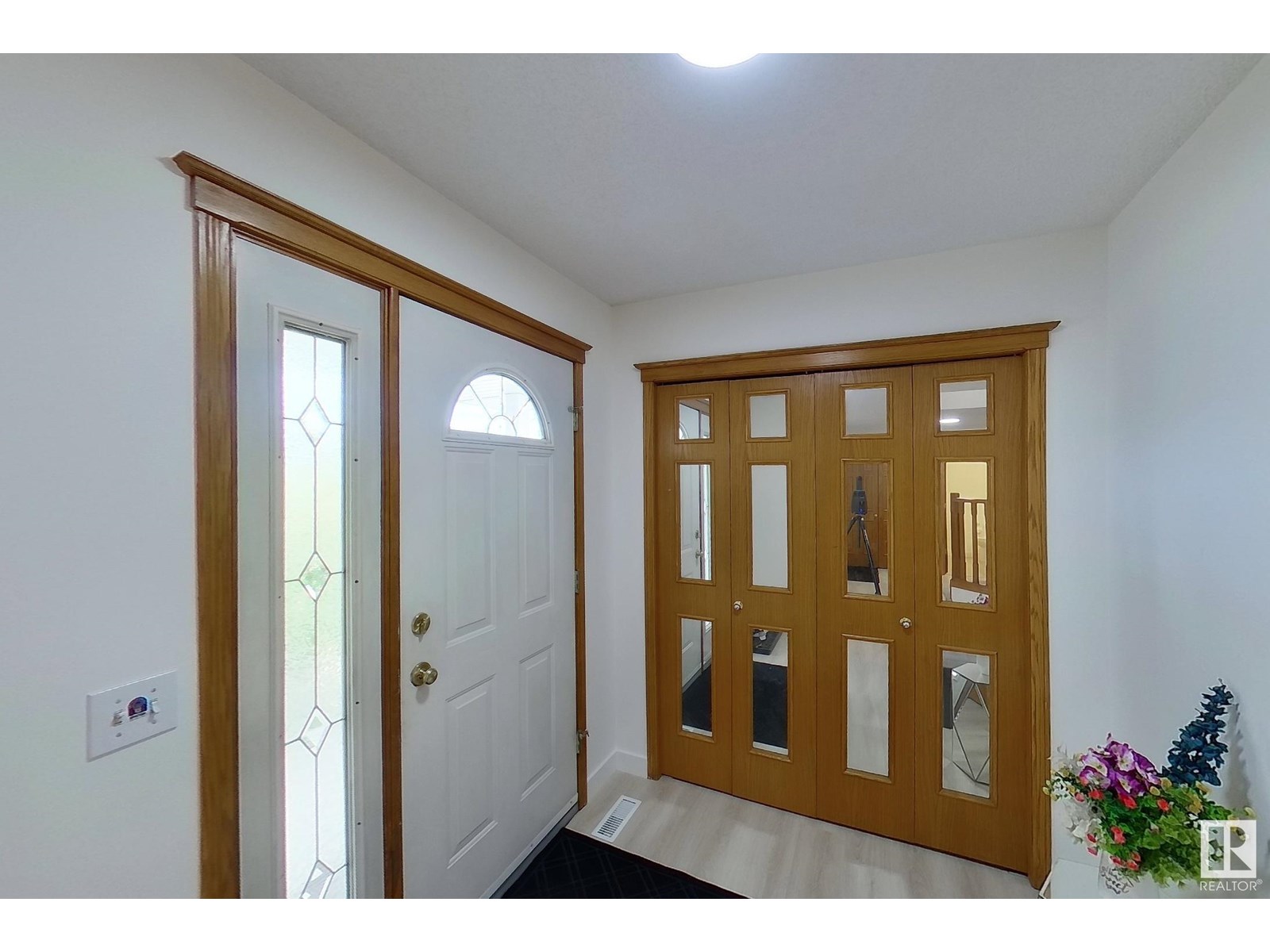 Property at 41 HAMPTON CR image 4