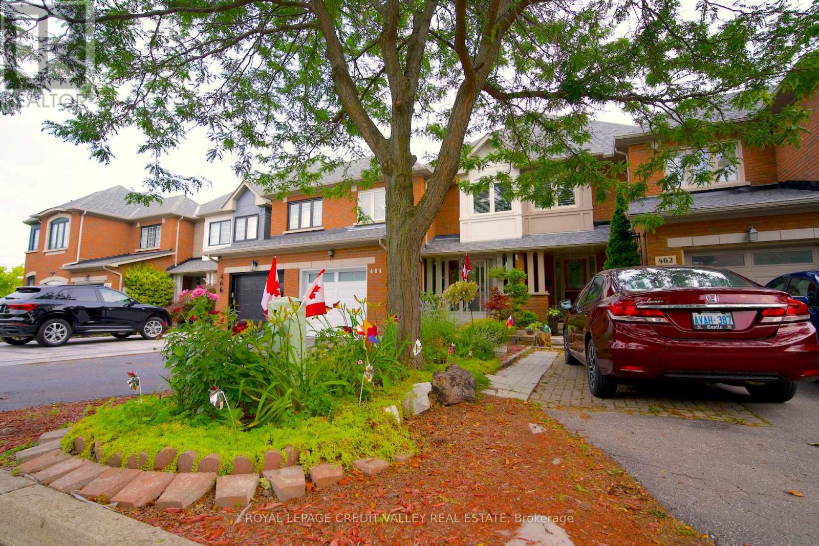 Property at 464 DALMUIR MEWS image 3