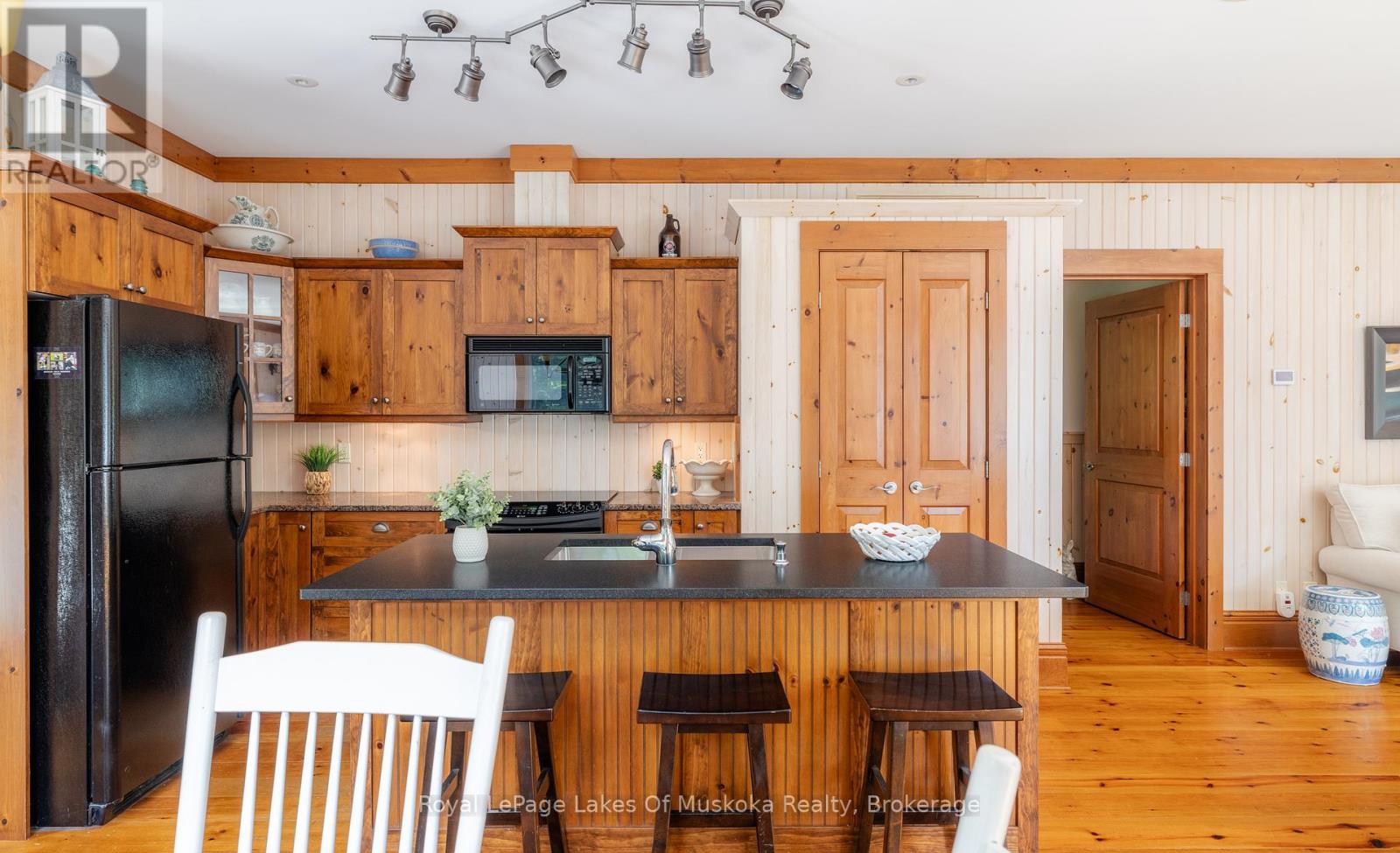 42 Menominee Lake Road, Huntsville, Ontario  P1H 2J3 - Photo 15 - X12291778