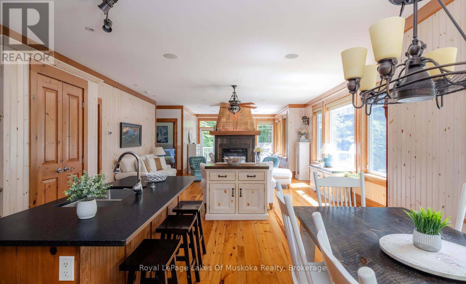 42 Menominee Lake Road, Huntsville, Ontario  P1H 2J3 - Photo 16 - X12291778