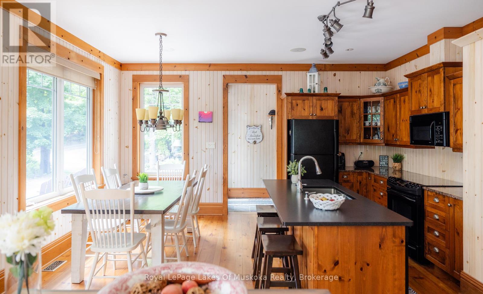 42 Menominee Lake Road, Huntsville, Ontario  P1H 2J3 - Photo 17 - X12291778
