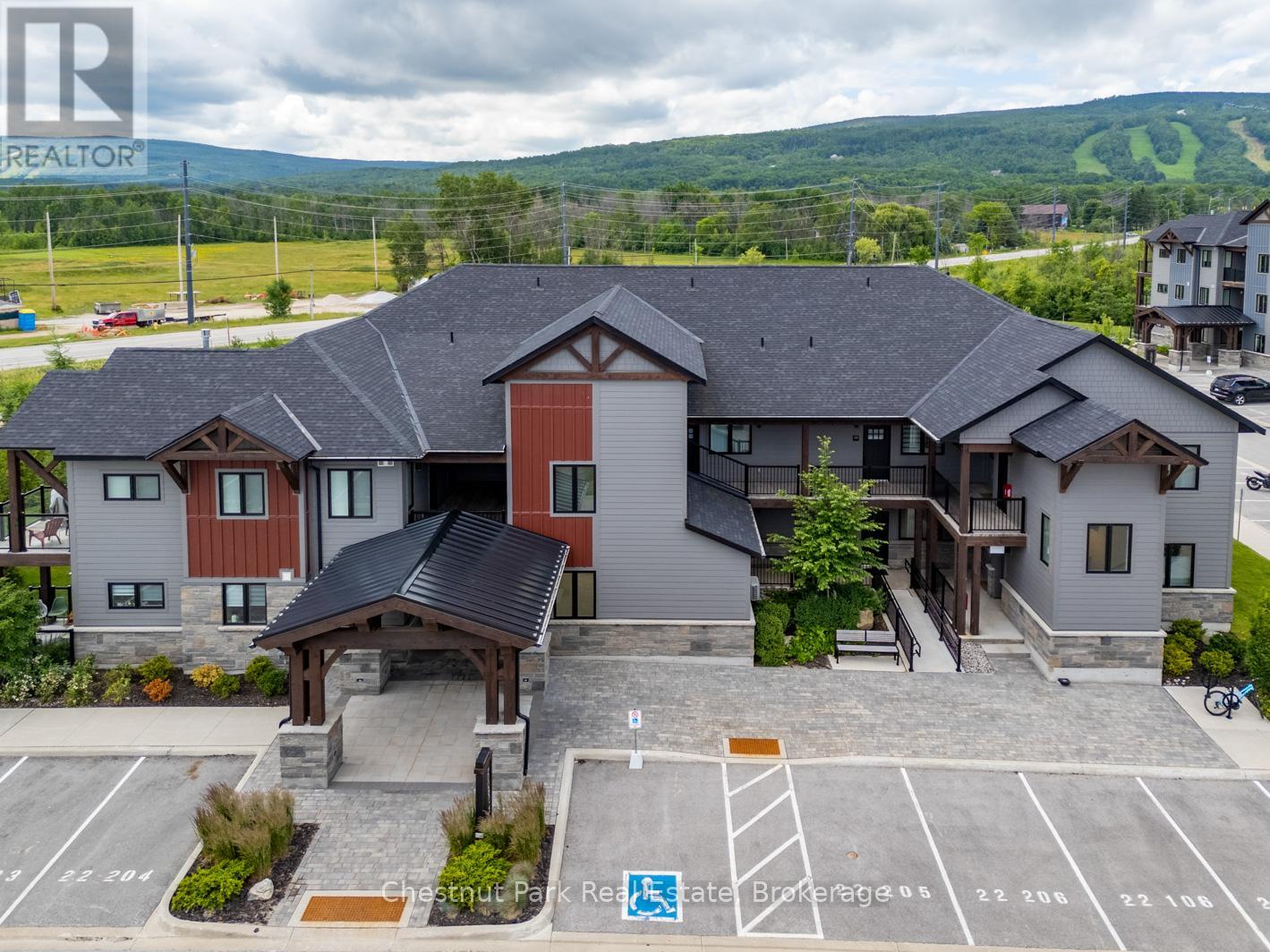 105 - 22 Beckwith Lane, Blue Mountains, Ontario  L9Y 3B6 - Photo 2 - X12291813