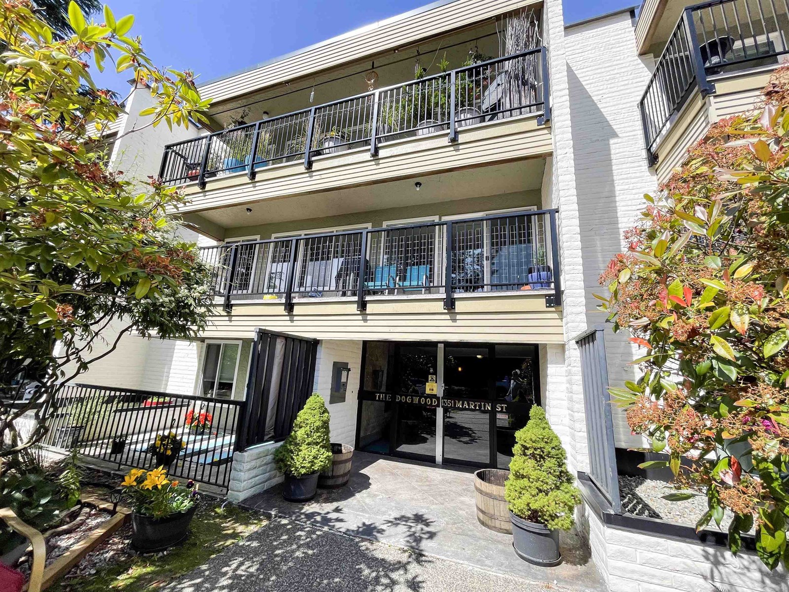 Property at 206 1351 MARTIN STREET image 2