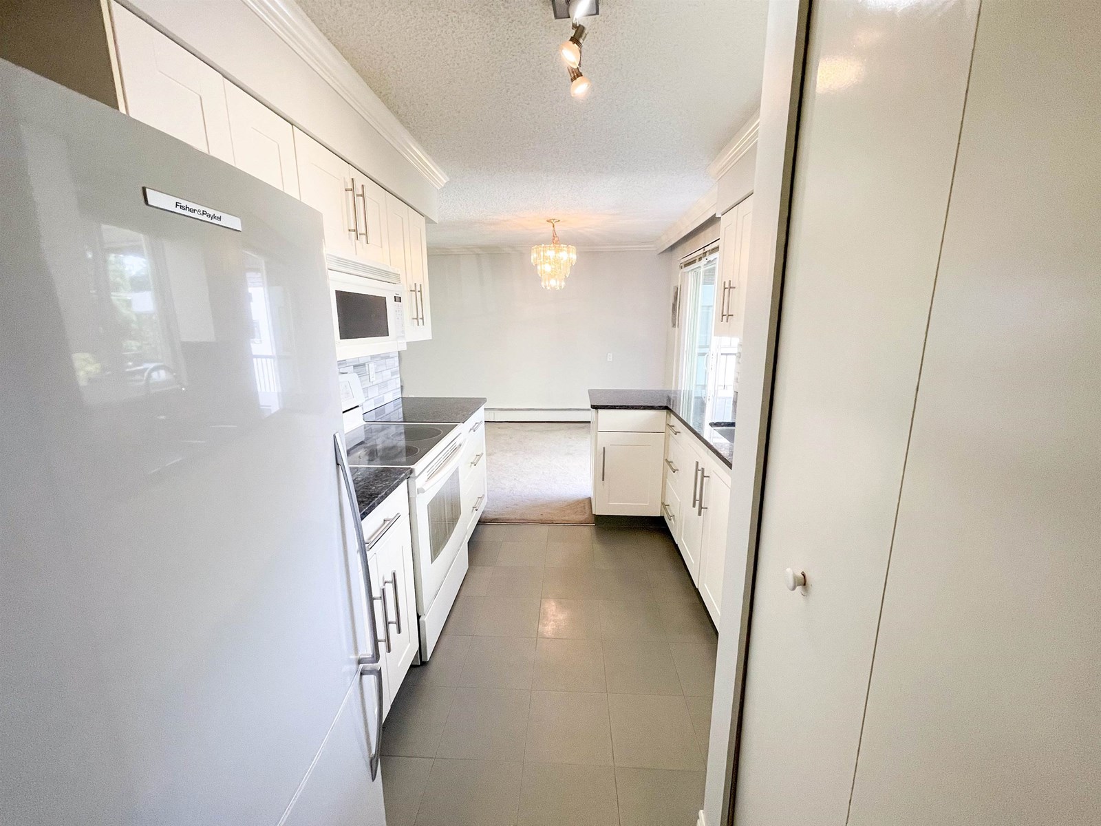 Property at 206 1351 MARTIN STREET image 5