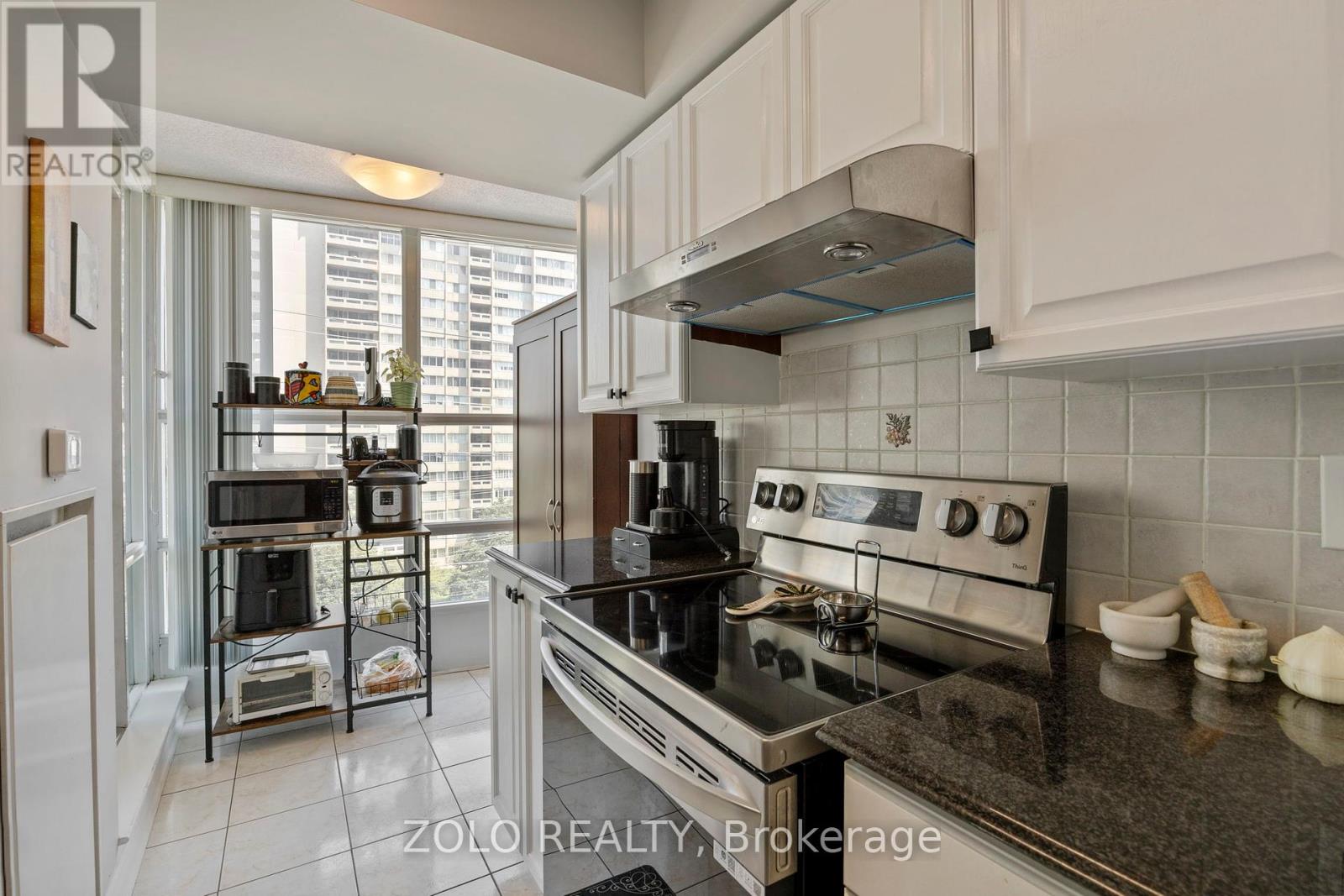 611 - 1 Elm Drive W, Mississauga, Ontario  L5B 4M1 - Photo 11 - W12291581