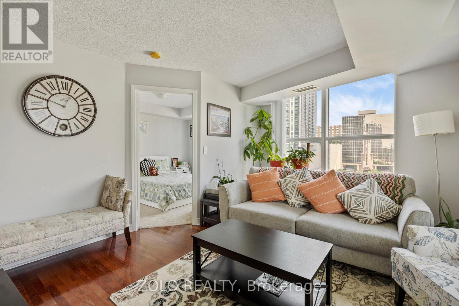 611 - 1 Elm Drive W, Mississauga, Ontario  L5B 4M1 - Photo 6 - W12291581