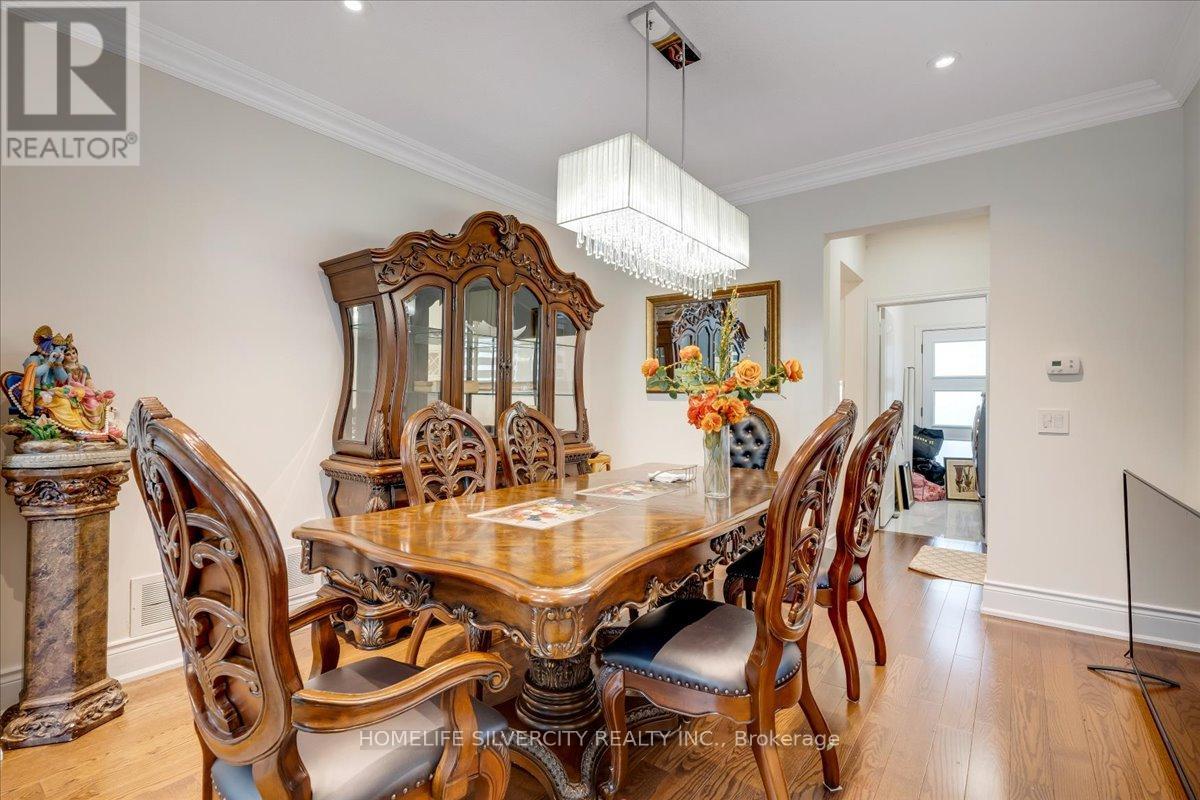 46 Treeline Boulevard, Brampton (Vales Of Castlemore), Ontario  L6P 1E4 - Photo 11 - W12291691