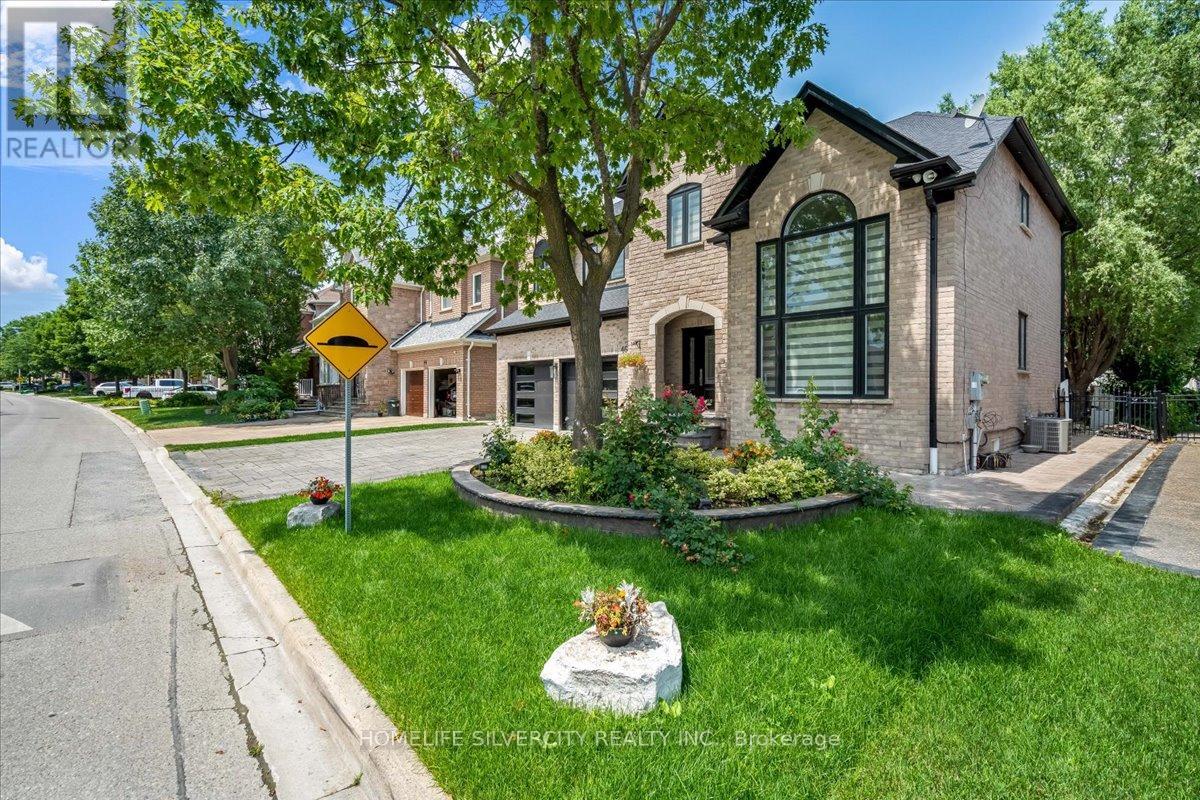 Property at 46 TREELINE BOULEVARD image 3