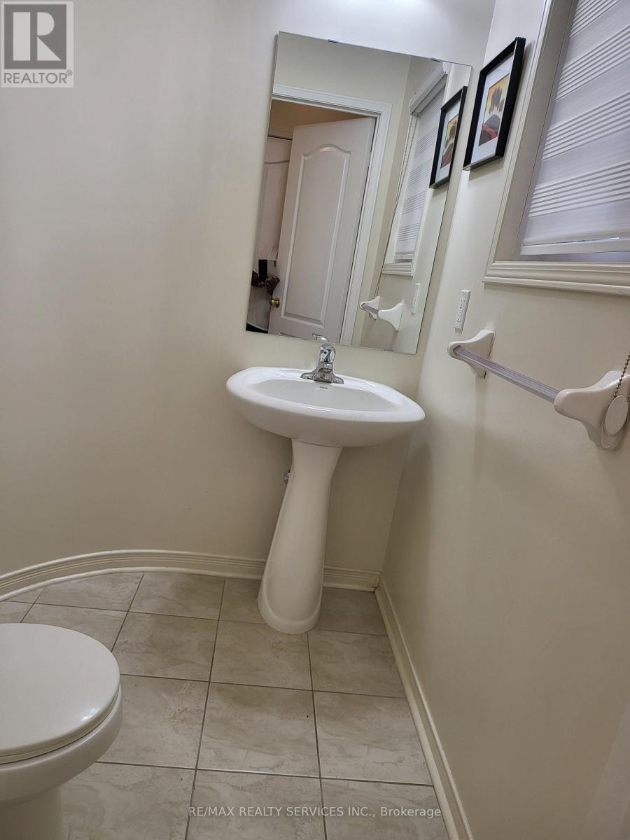 19 Albery Road, Brampton, Ontario  L7A 0K7 - Photo 11 - W12291725