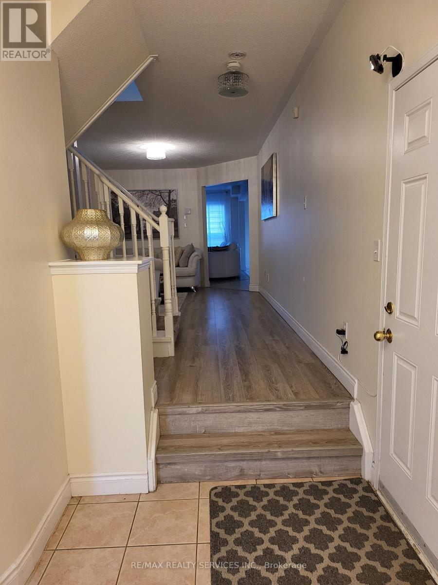 19 Albery Road, Brampton, Ontario  L7A 0K7 - Photo 2 - W12291725