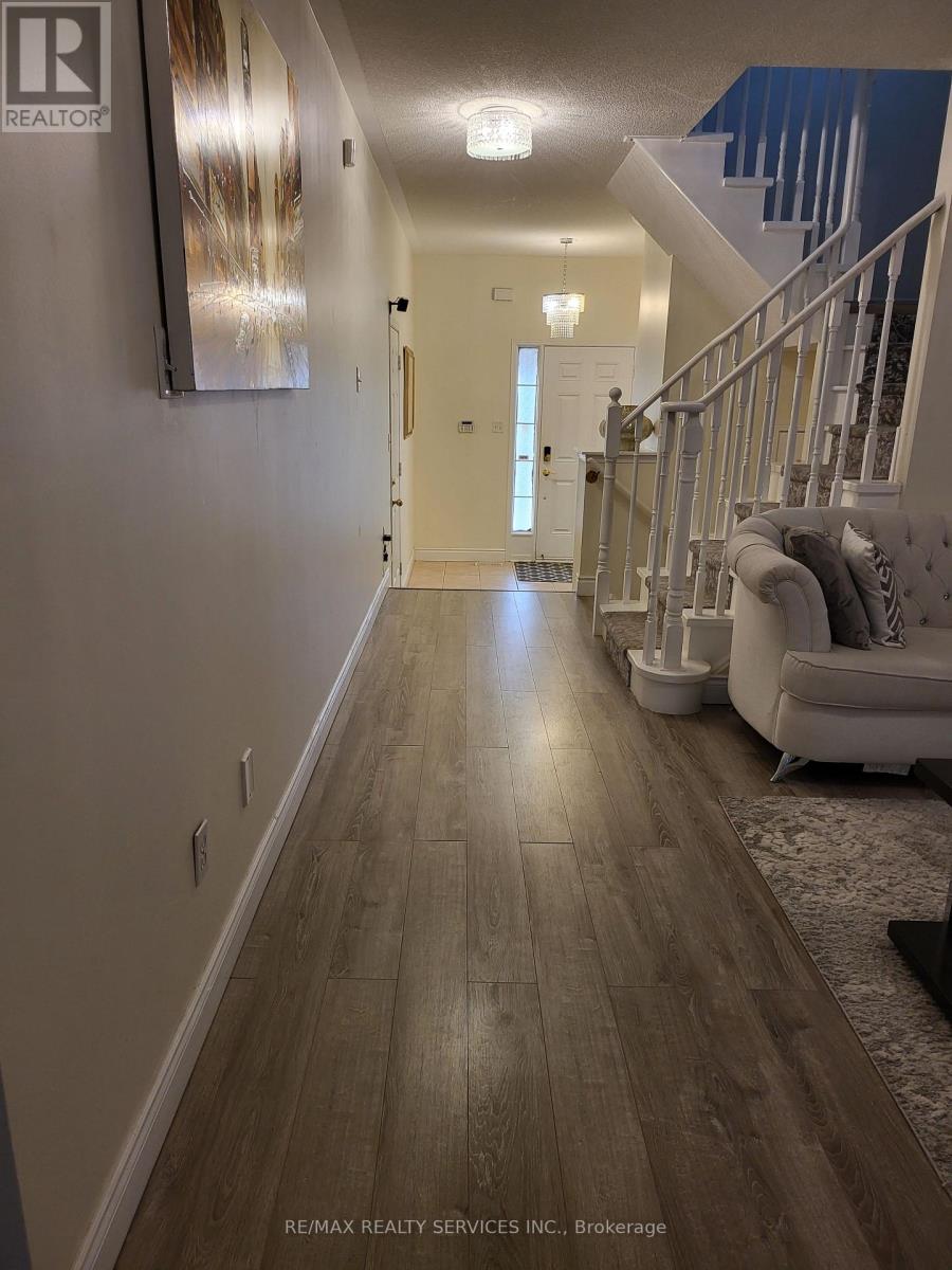 19 Albery Road, Brampton, Ontario  L7A 0K7 - Photo 3 - W12291725