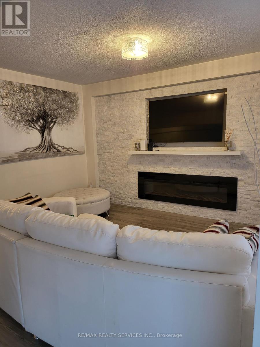 19 Albery Road, Brampton, Ontario  L7A 0K7 - Photo 5 - W12291725