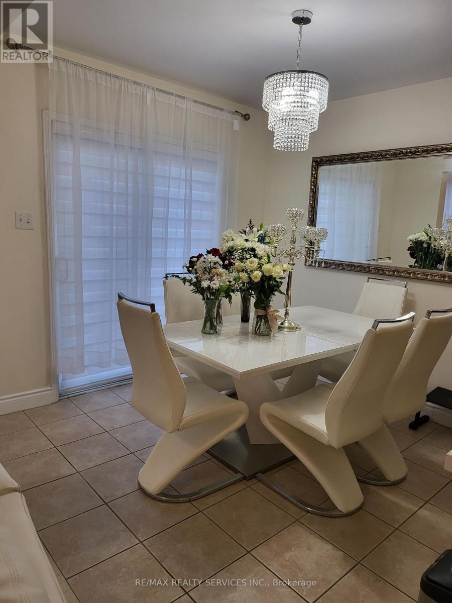 19 Albery Road, Brampton, Ontario  L7A 0K7 - Photo 6 - W12291725