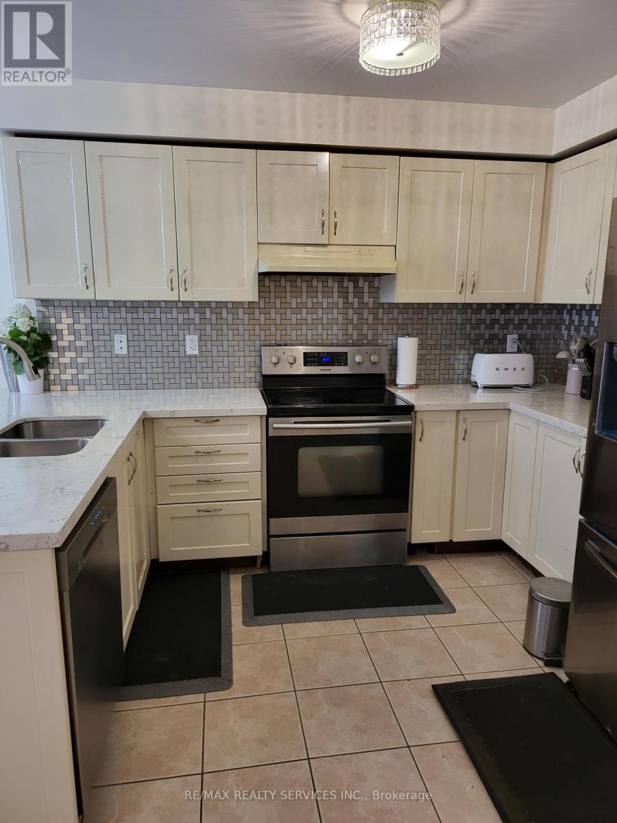 19 Albery Road, Brampton, Ontario  L7A 0K7 - Photo 7 - W12291725