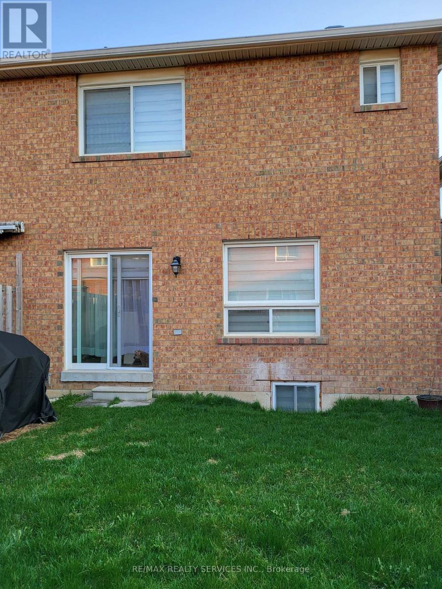 19 Albery Road, Brampton, Ontario  L7A 0K7 - Photo 9 - W12291725