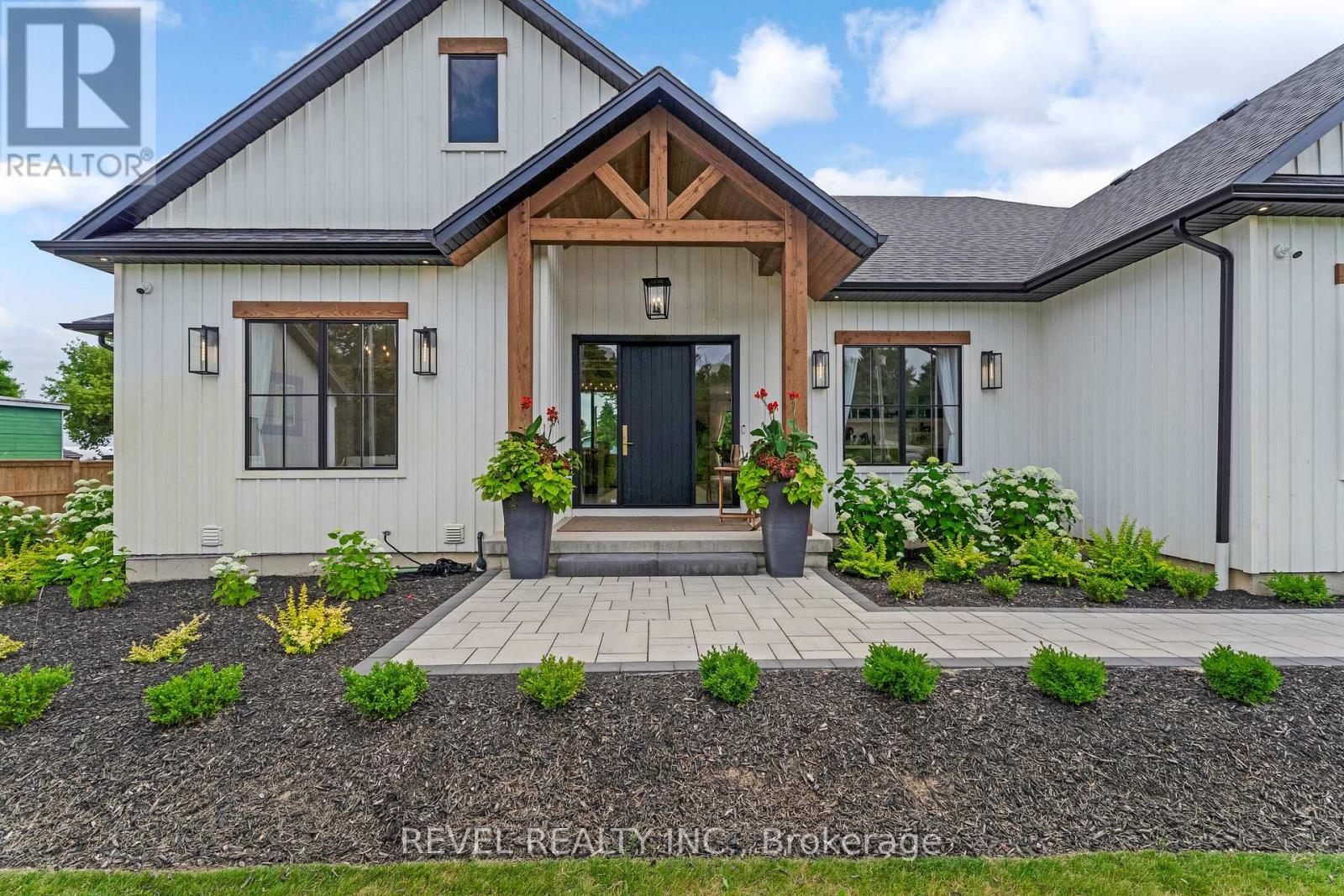4678 Lobsinger Line, Wellesley, Ontario  N0K 1L0 - Photo 2 - X12291589