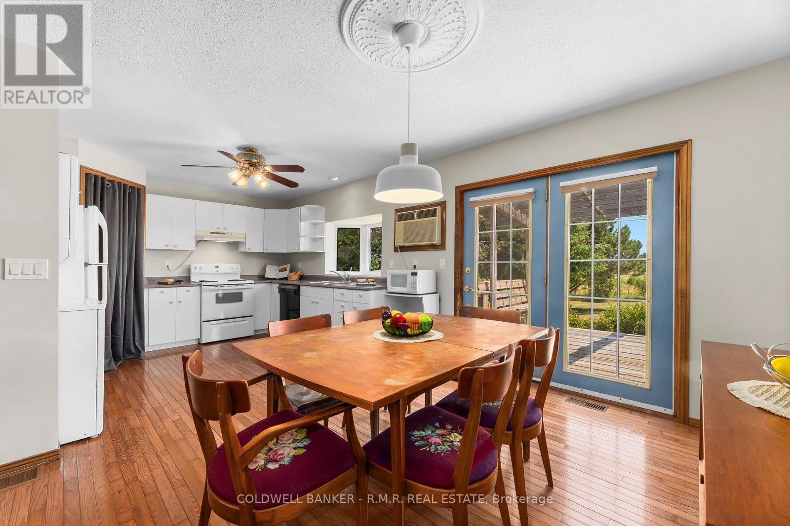 550 Angeline Street N, Kawartha Lakes (Ops), Ontario  K9V 4R1 - Photo 3 - X12291596