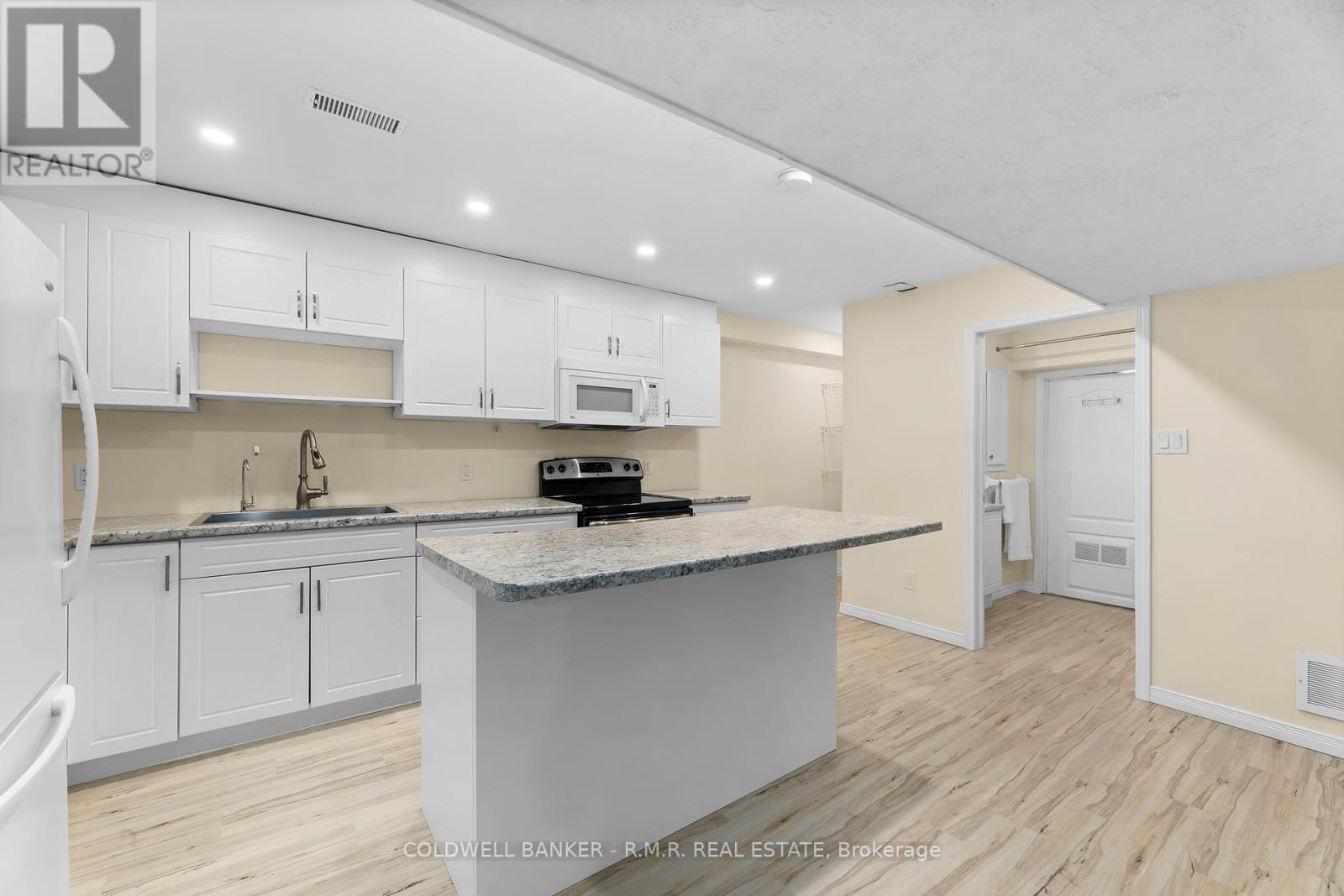 550 Angeline Street N, Kawartha Lakes (Ops), Ontario  K9V 4R1 - Photo 5 - X12291596