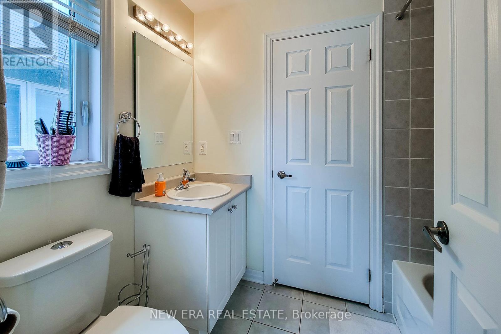 128 Montreal Circle, Hamilton, Ontario  L8E 0C8 - Photo 34 - X12291616