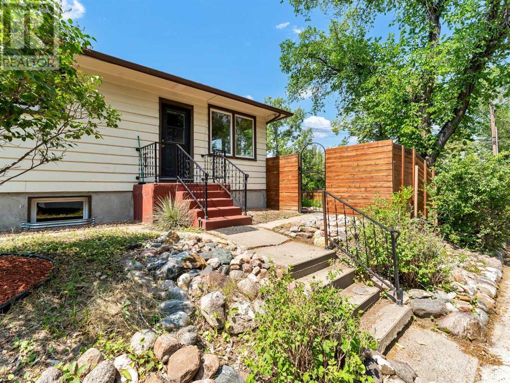 Property at 302 Prospect Drive SW image 2