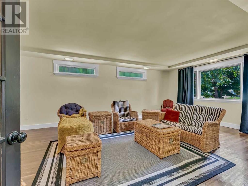 Property at 302 Prospect Drive SW image 5