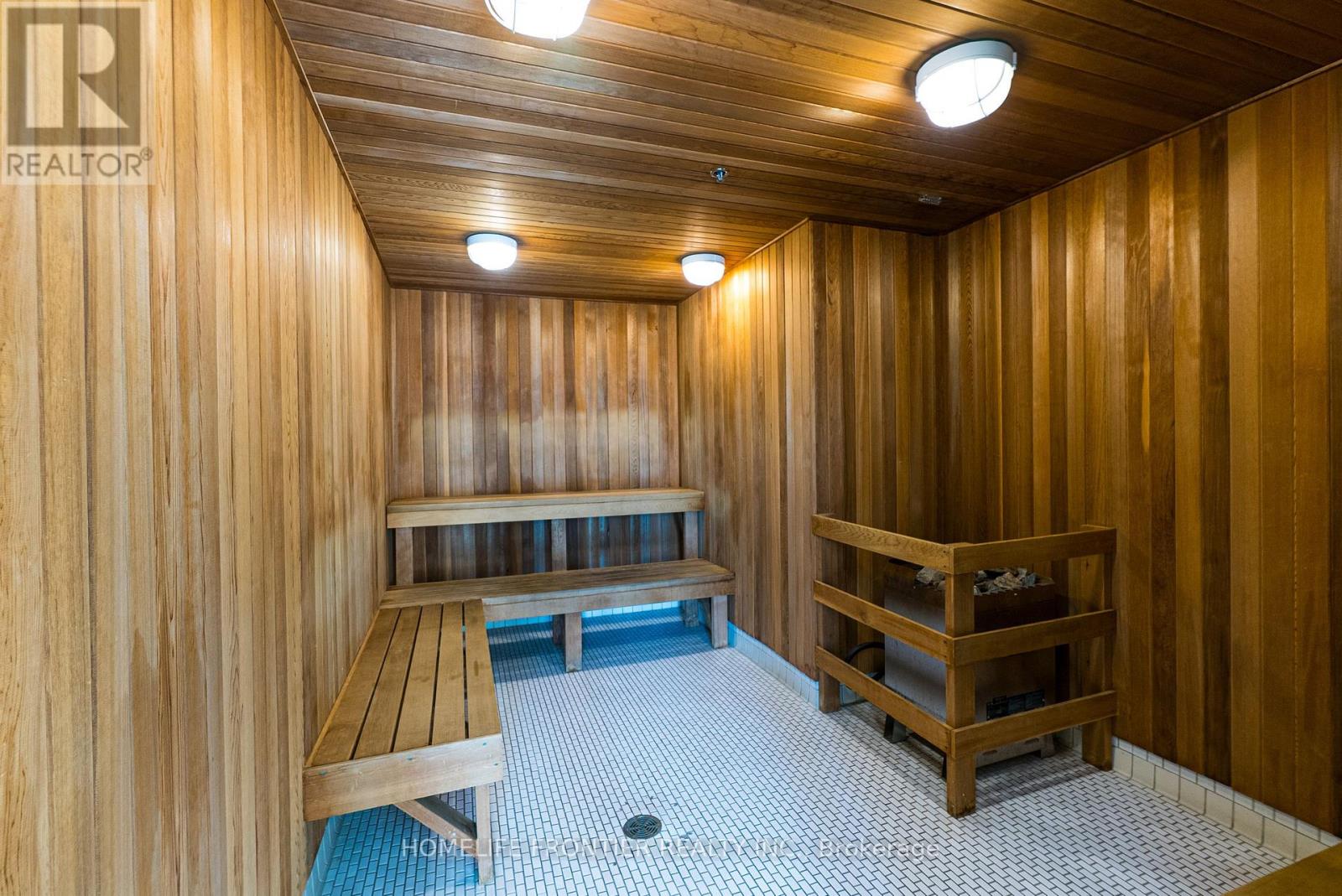 1905 - 225 Webb Drive, Mississauga, Ontario  L5B 4P2 - Photo 31 - W12291535