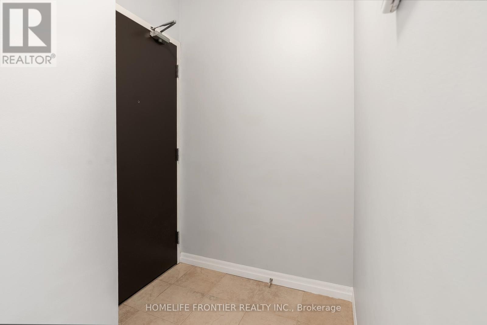 1905 - 225 Webb Drive, Mississauga, Ontario  L5B 4P2 - Photo 6 - W12291535