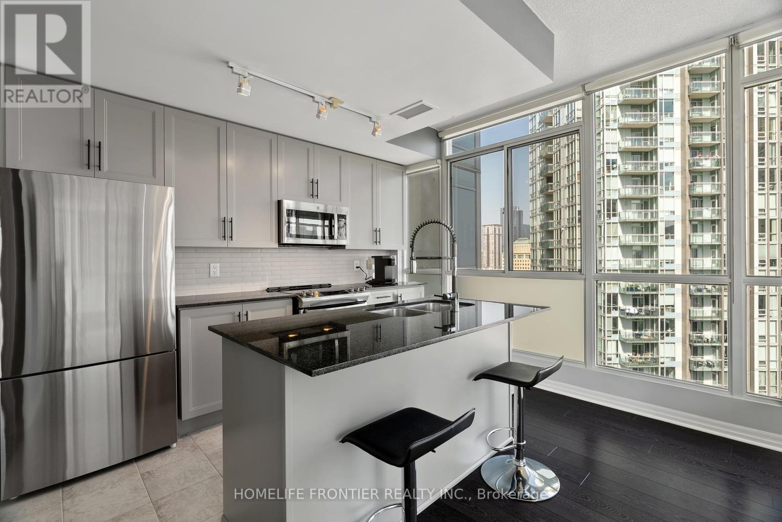 1905 - 225 Webb Drive, Mississauga, Ontario  L5B 4P2 - Photo 18 - W12291535