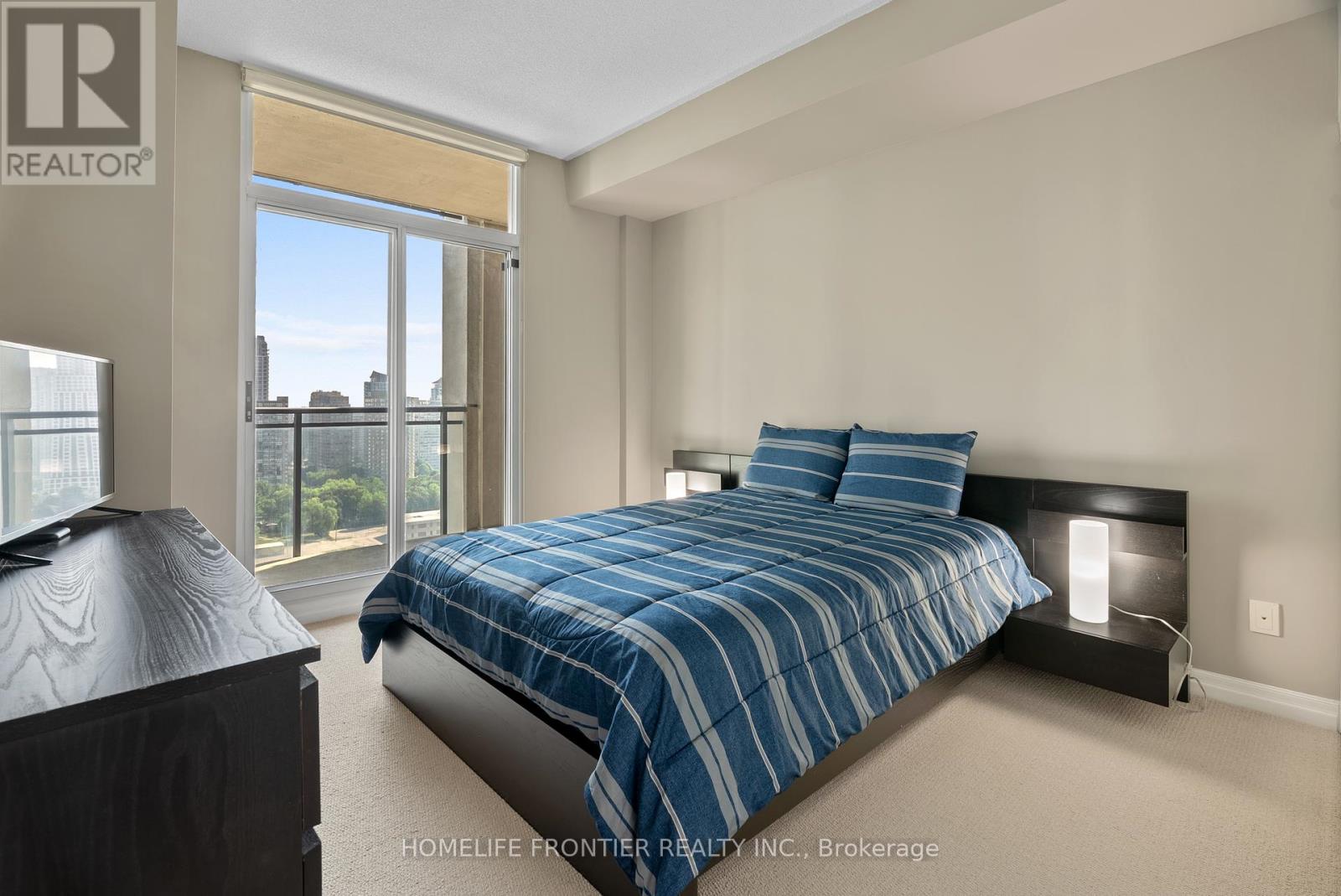 1905 - 225 Webb Drive, Mississauga, Ontario  L5B 4P2 - Photo 10 - W12291535