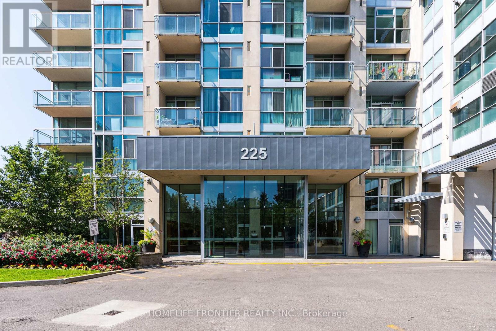 1905 - 225 Webb Drive, Mississauga, Ontario  L5B 4P2 - Photo 3 - W12291535