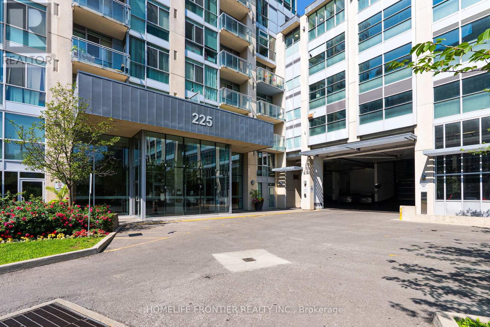 1905 - 225 Webb Drive, Mississauga, Ontario  L5B 4P2 - Photo 2 - W12291535