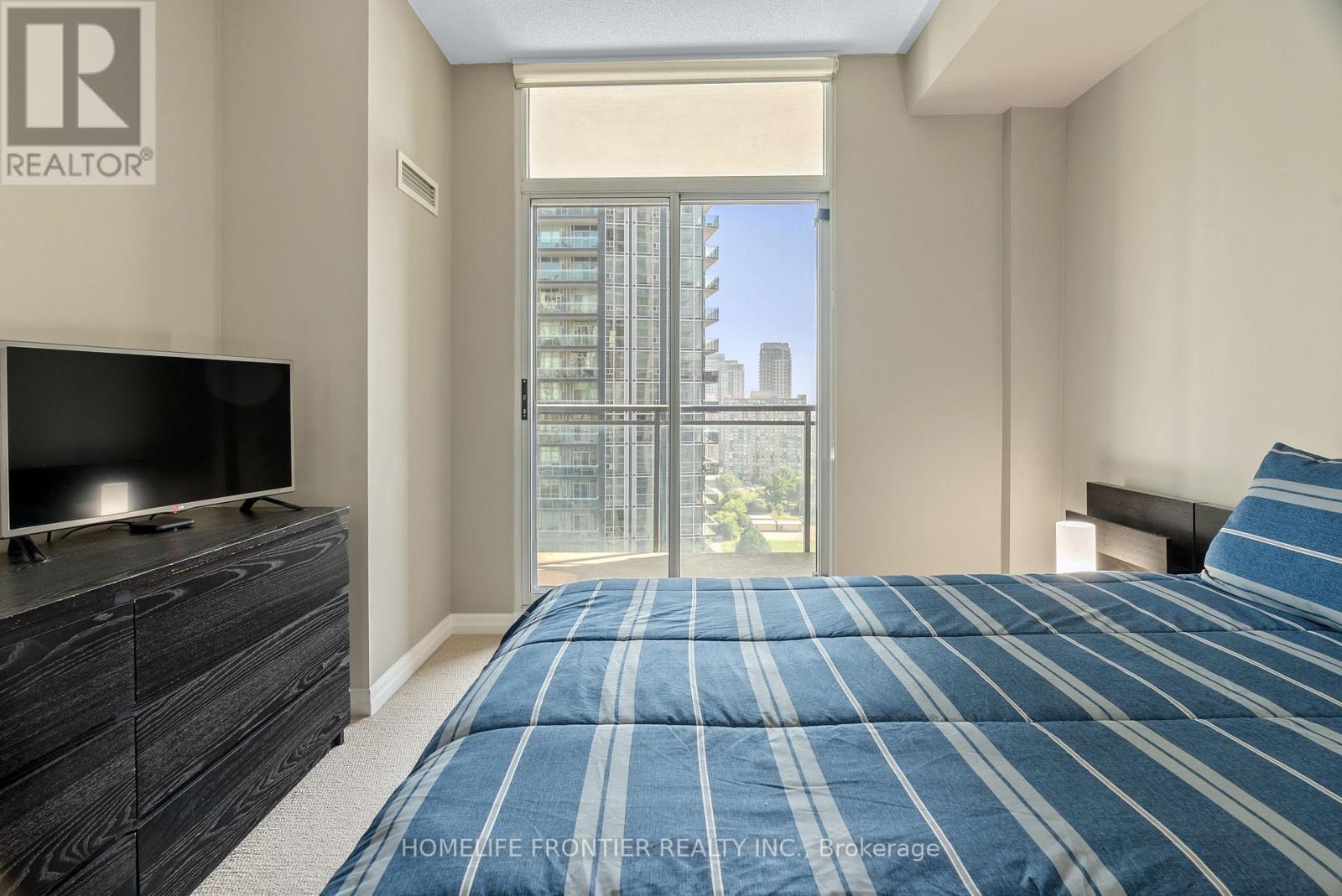 1905 - 225 Webb Drive, Mississauga, Ontario  L5B 4P2 - Photo 11 - W12291535