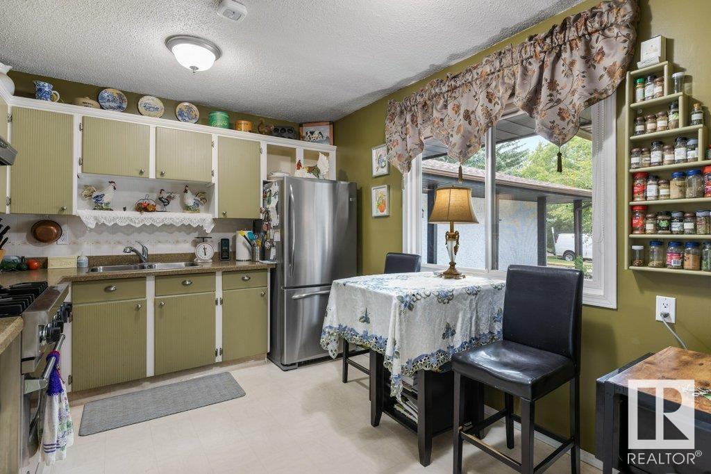 Property at 90 FOREST GV image 3