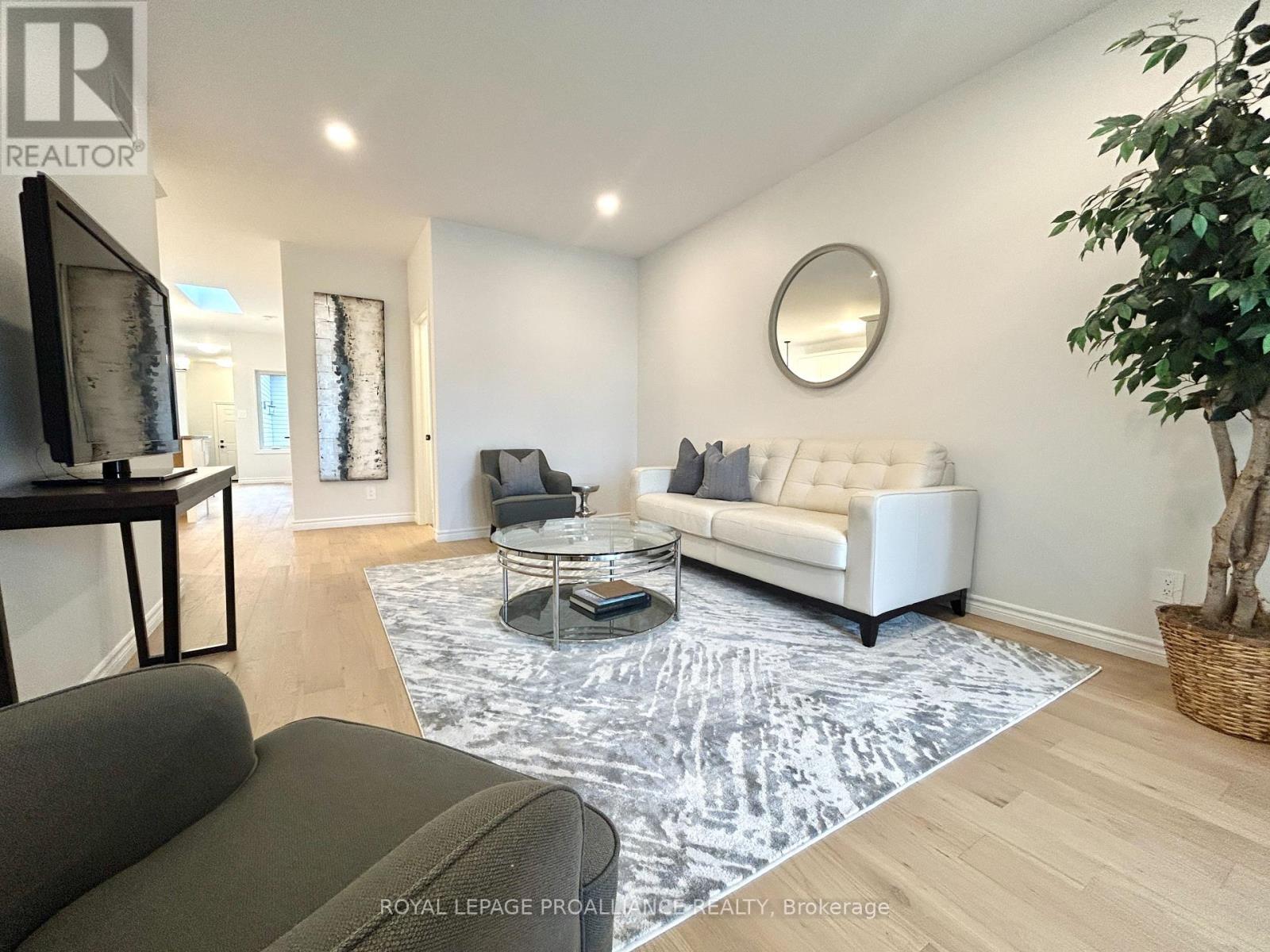 Property at 33 ATHABASKA DRIVE image 3
