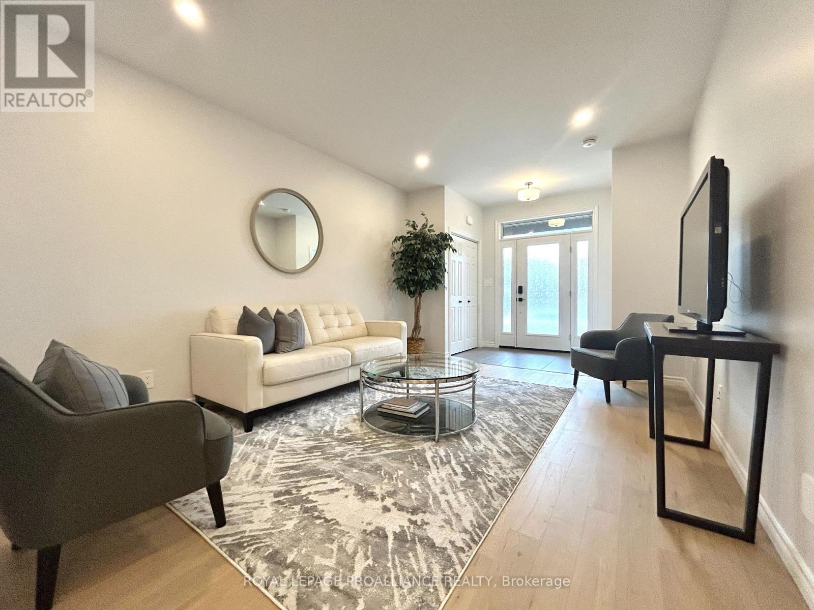 Property at 33 ATHABASKA DRIVE image 4