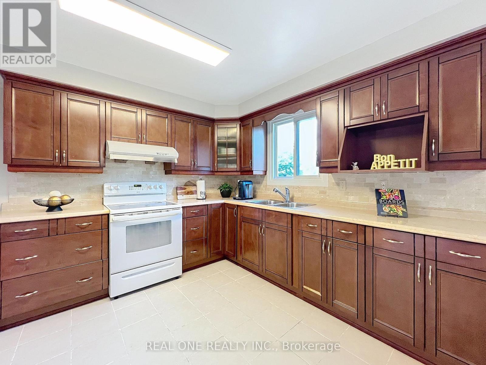 2 James Gray Drive, Toronto (Bayview Woods-Steeles), Ontario  M2H 1N9 - Photo 11 - C12291901