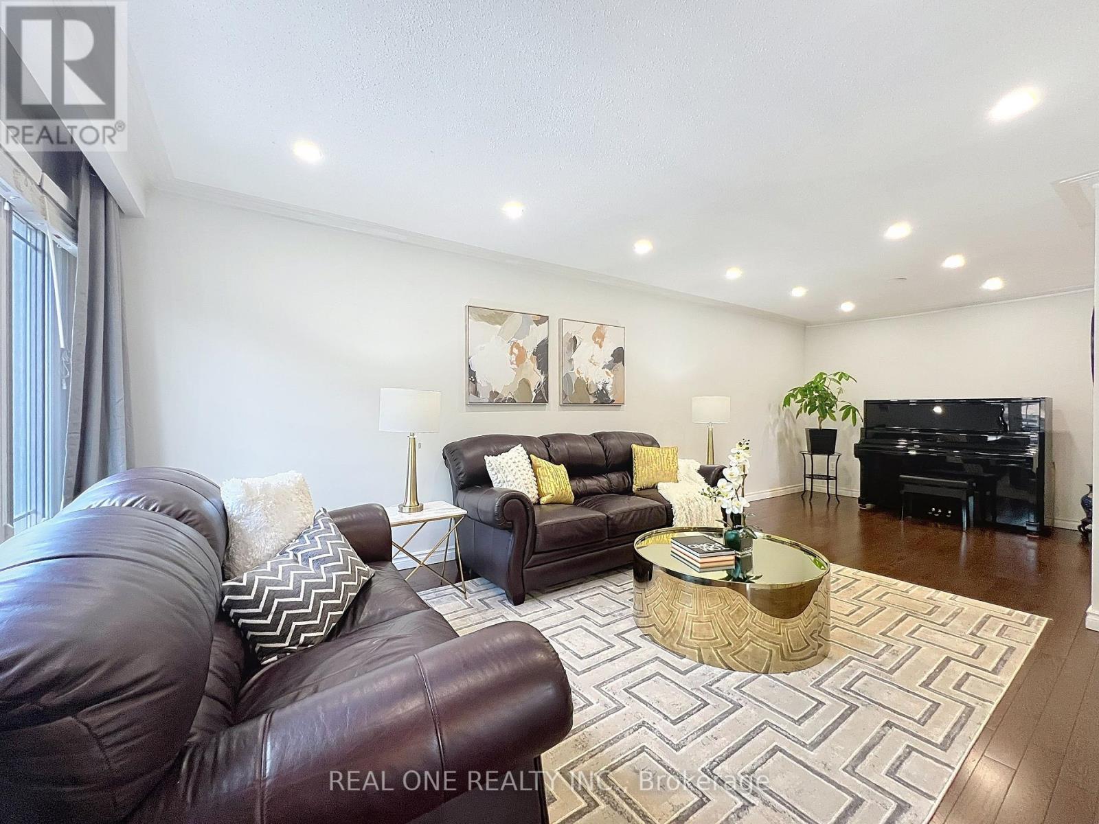2 James Gray Drive, Toronto (Bayview Woods-Steeles), Ontario  M2H 1N9 - Photo 4 - C12291901