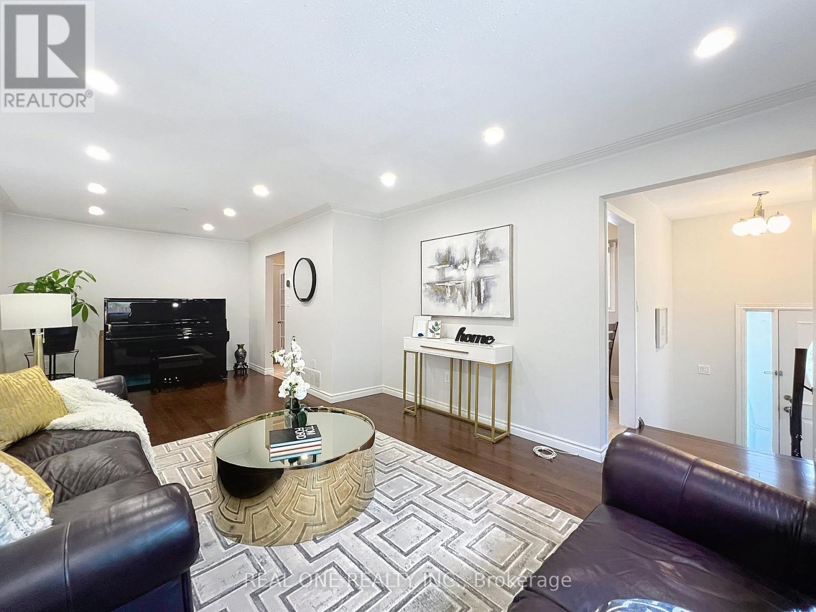 2 James Gray Drive, Toronto (Bayview Woods-Steeles), Ontario  M2H 1N9 - Photo 7 - C12291901