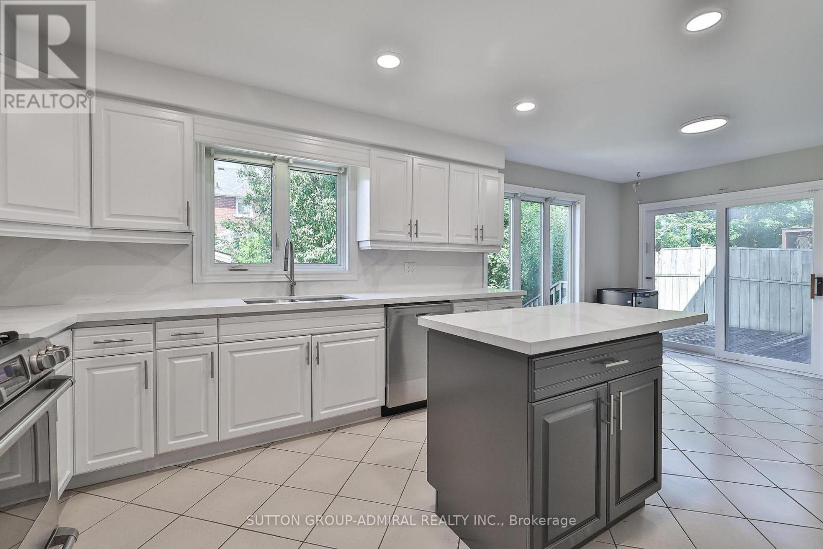 27 Green Acres Road, Vaughan, Ontario  L4J 4S2 - Photo 12 - N12291922