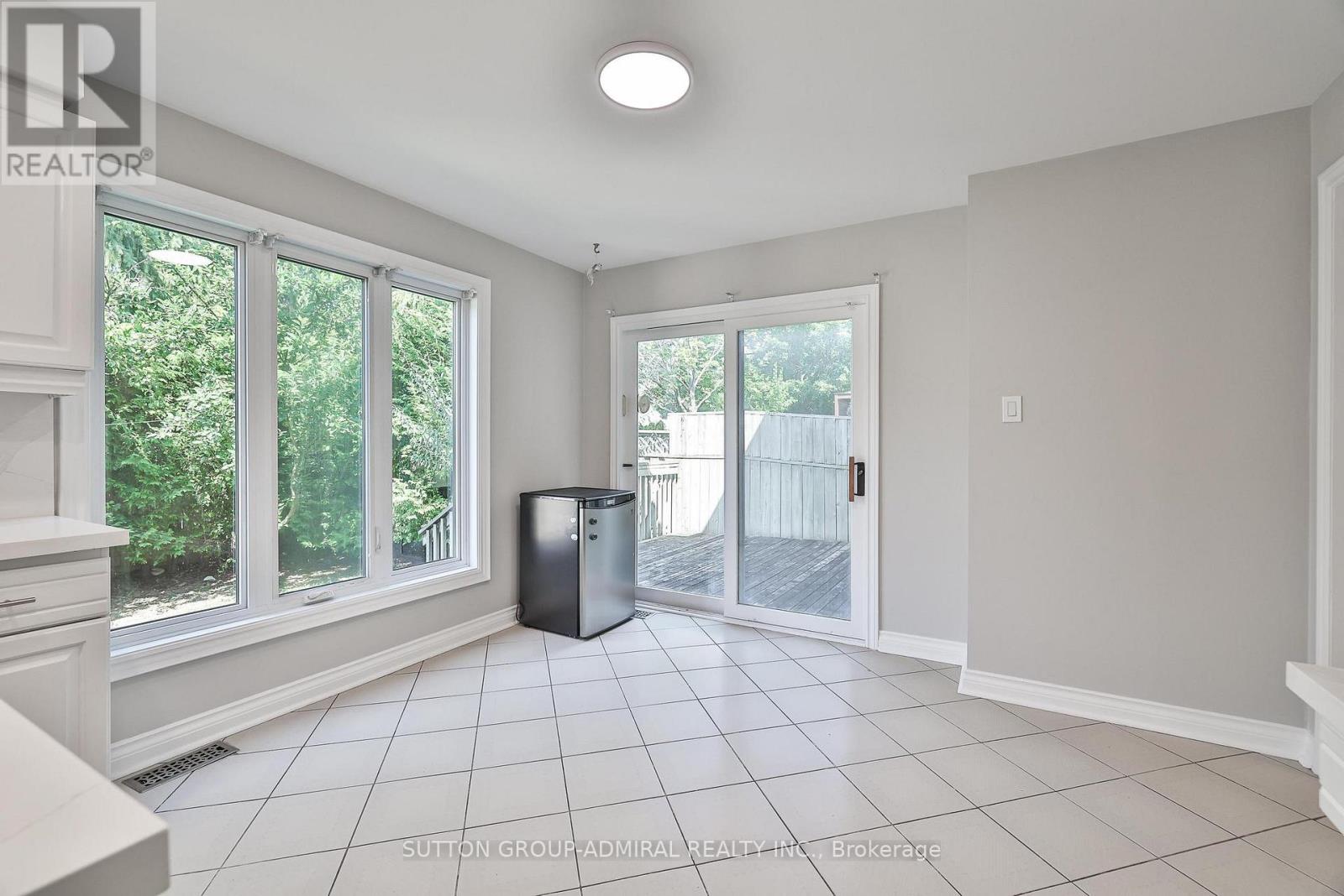 27 Green Acres Road, Vaughan, Ontario  L4J 4S2 - Photo 13 - N12291922