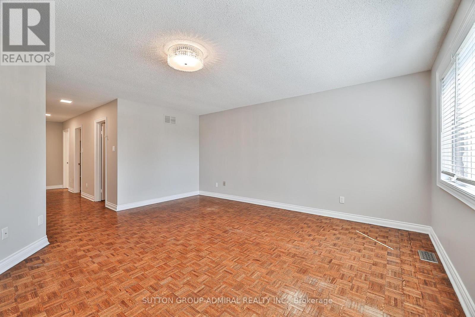 27 Green Acres Road, Vaughan, Ontario  L4J 4S2 - Photo 26 - N12291922