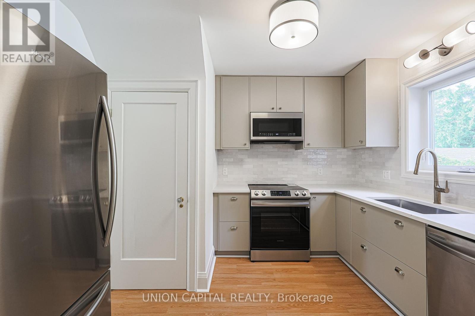 1064 Royal York Road, Toronto, Ontario  M8X 2G7 - Photo 10 - W12291823